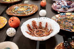 Keramikos būrelio narių darbų paroda